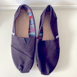 Toms women’s classic slip on size 8 never worn